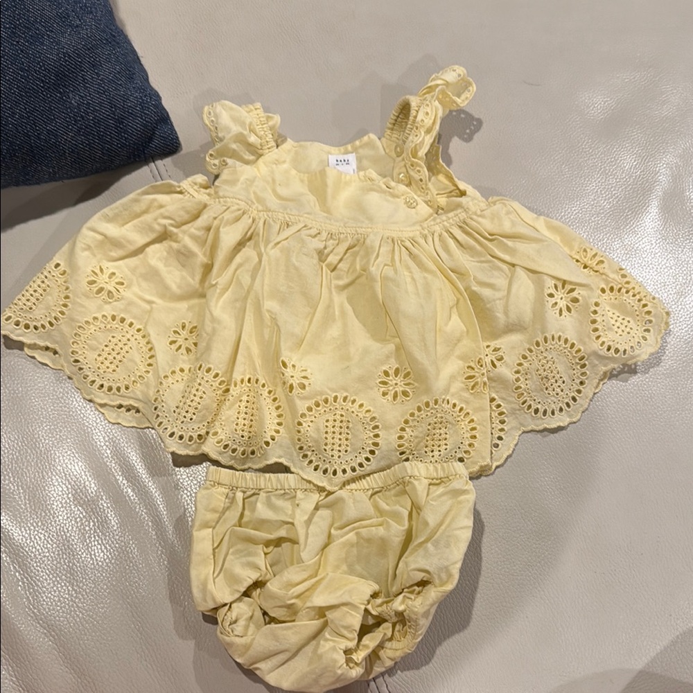 GAP Yellow Eyelet Matching Set Diaper Covers